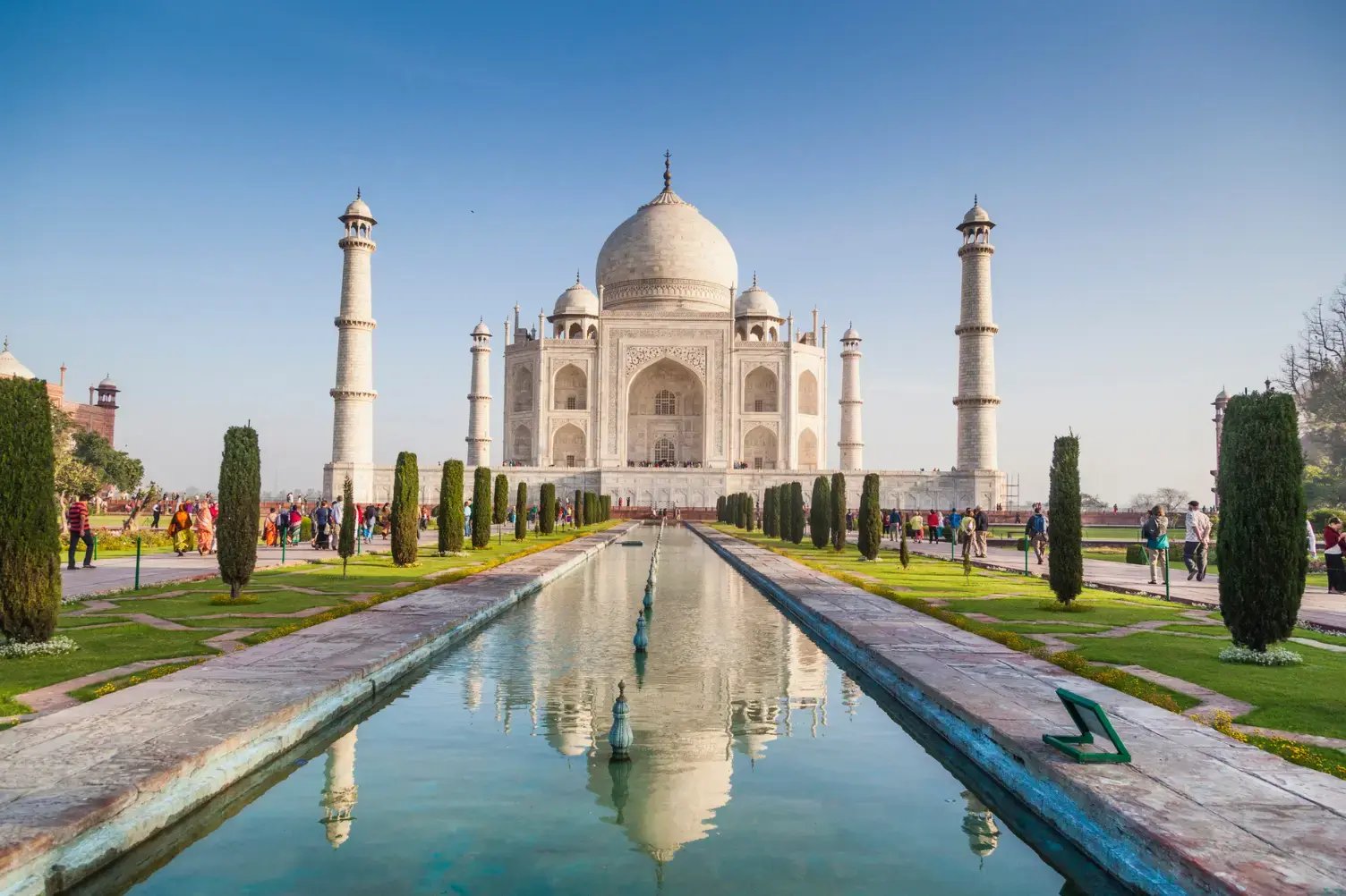 The Taj Mahal seen from the front